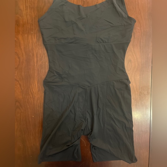 Maidenform womens Your Own Bra Singlet
FI2556 shapewear bodysuit open bust Black - Picture 10 of 10